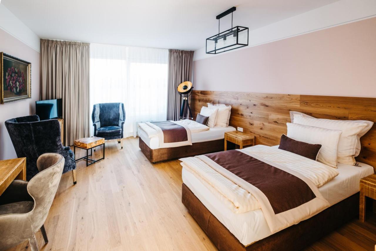 Boutique Hotel Corso Řevnice エクステリア 写真